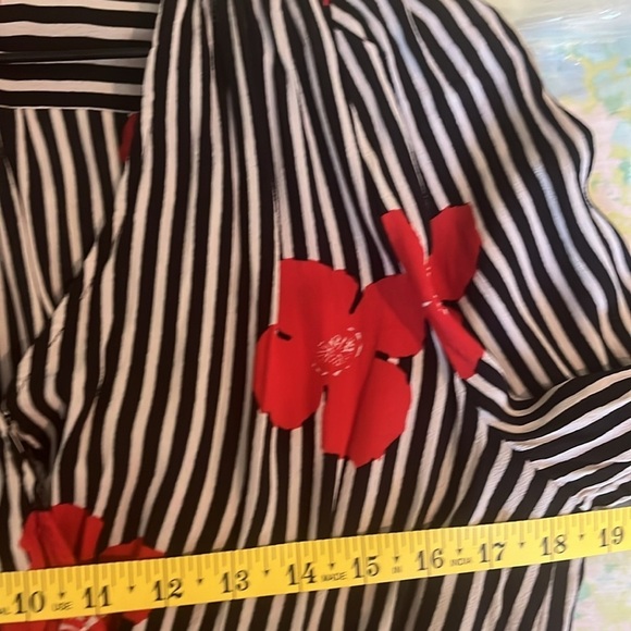 Madewell | Floral Wrap Top in Candied Orchids Black White Red Size XL - Picture 9 of 11